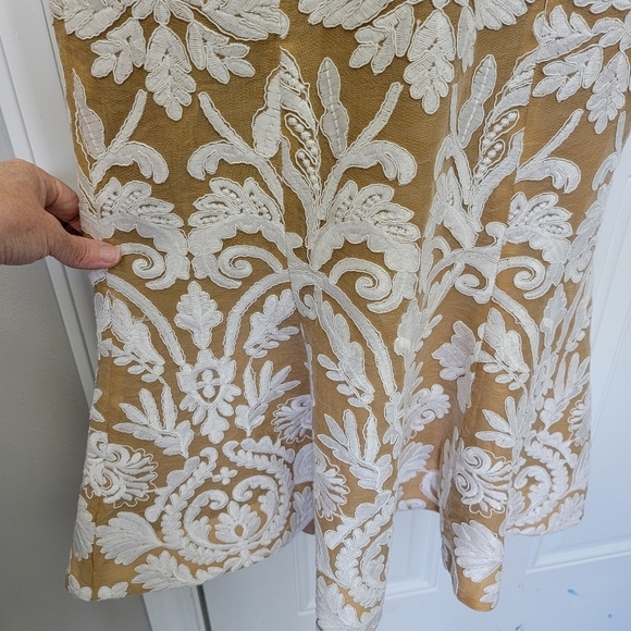 NWT Dress The Population Isabelle Dress Beige White Tulip Hem Sleeveless Small - Picture 5 of 16